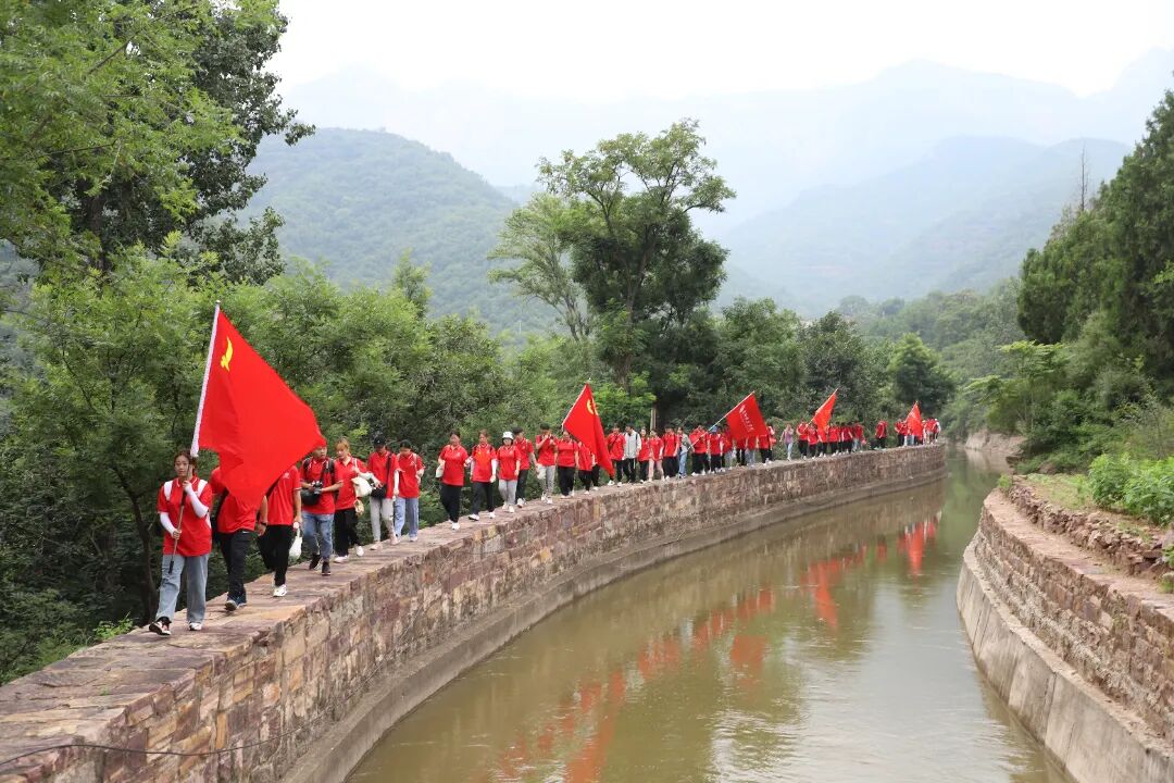 重走28公里红旗渠主题活动.jpg