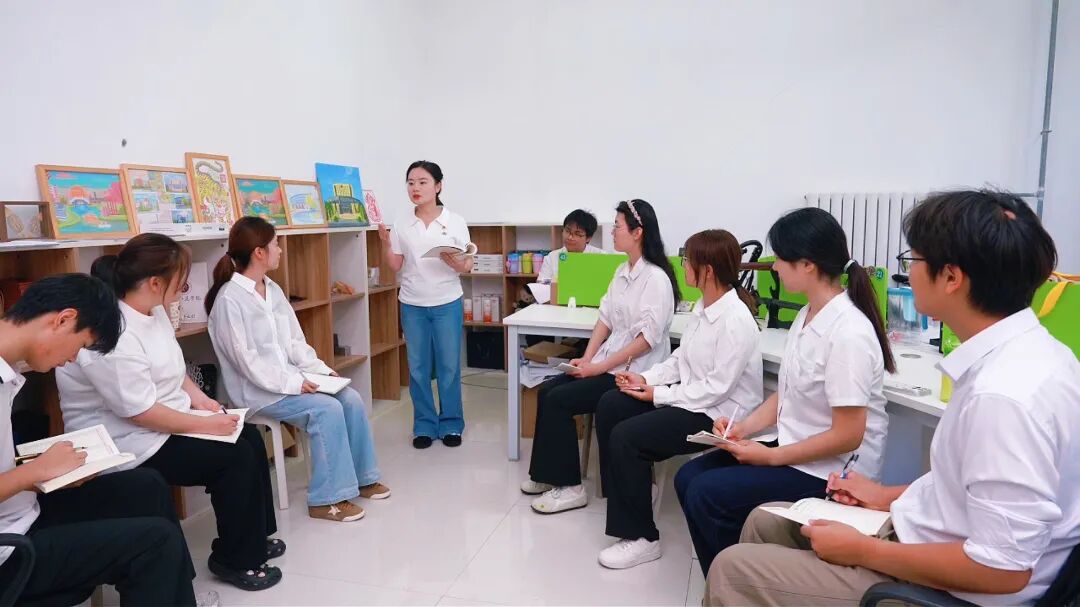 &ldquo;一站式&rdquo;学生社区开展读书分享会.jpg